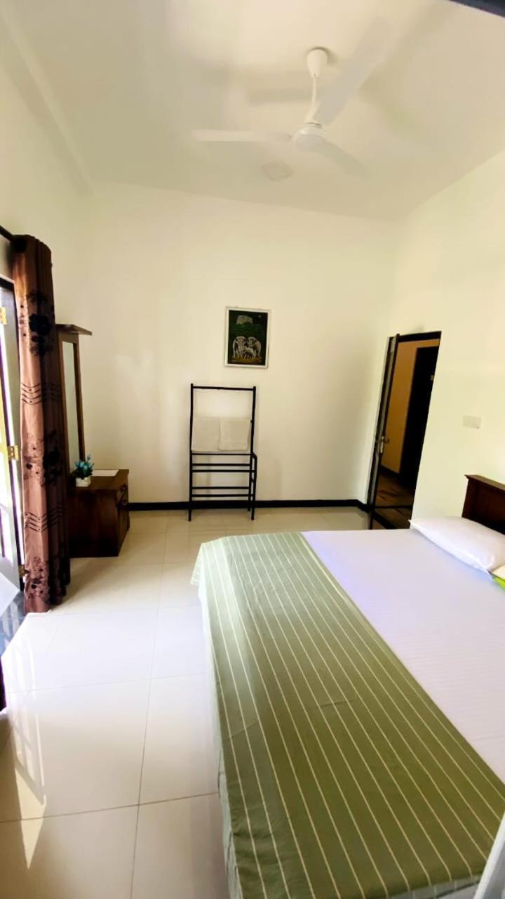Coco House Villa Galle Buitenkant foto